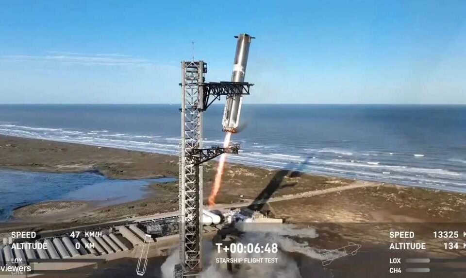 SpaceX jau otro reizi veiksmīgi noķer milzu Starship raķeti gaisā