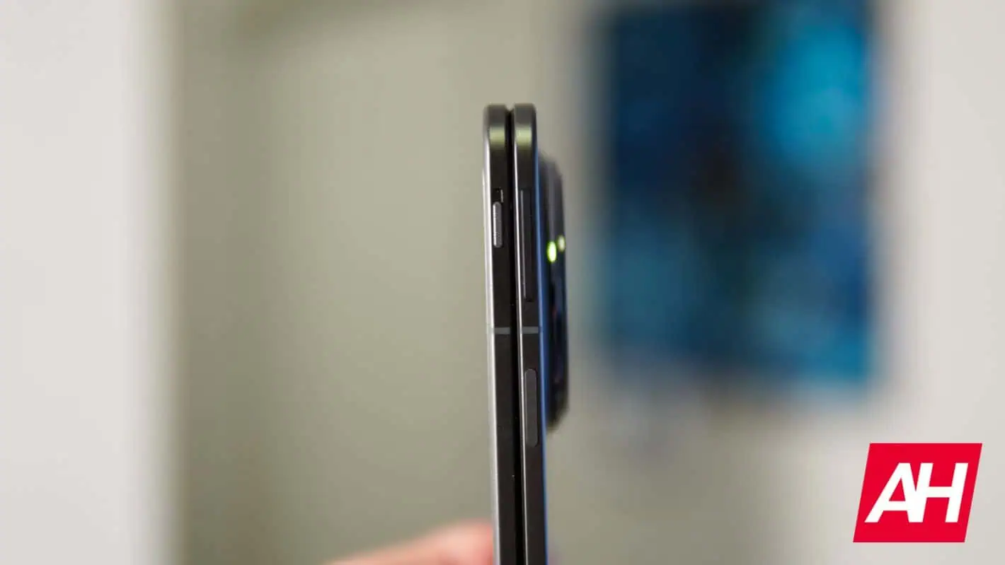 Oppo Atrod N5 pret OnePlus Open Am AH 08