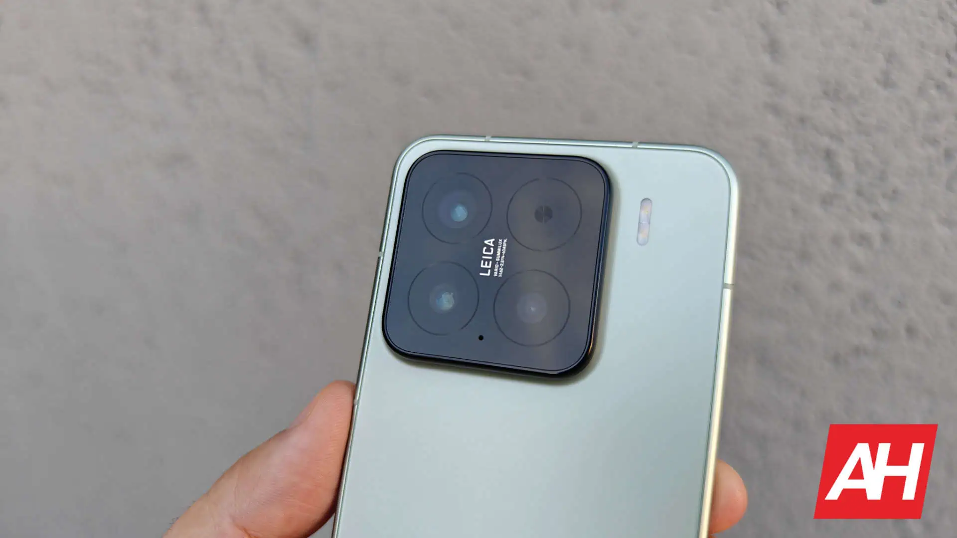 Ah Xiaomi 15 attēls (14)