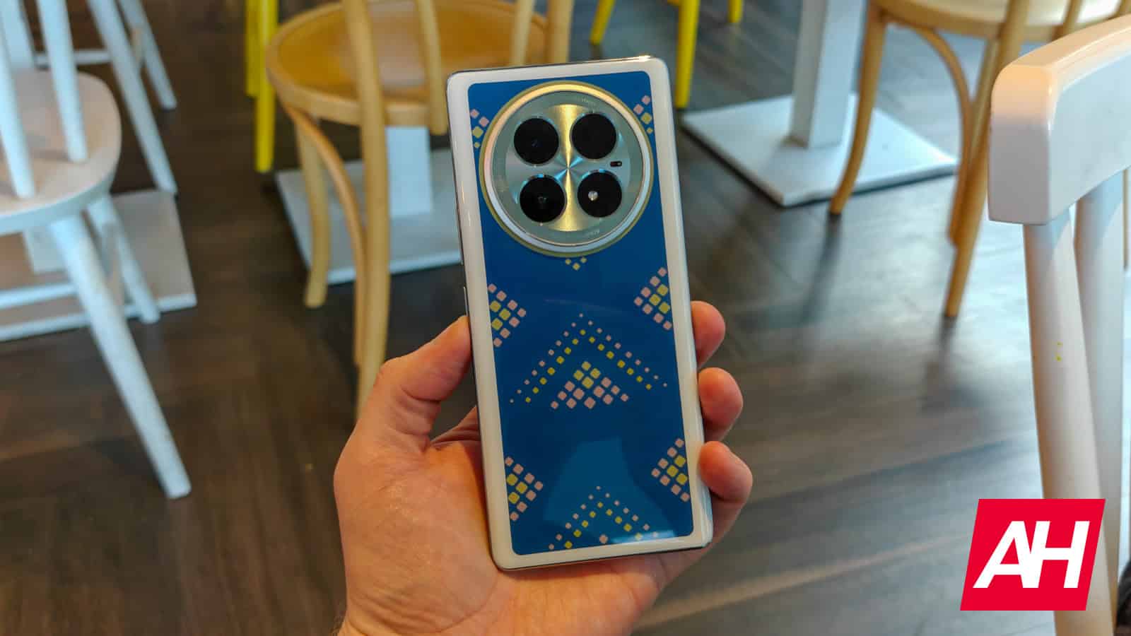 Es izmēģināju Infinix krāsu mainīgo viedtālruņu tehnoloģiju