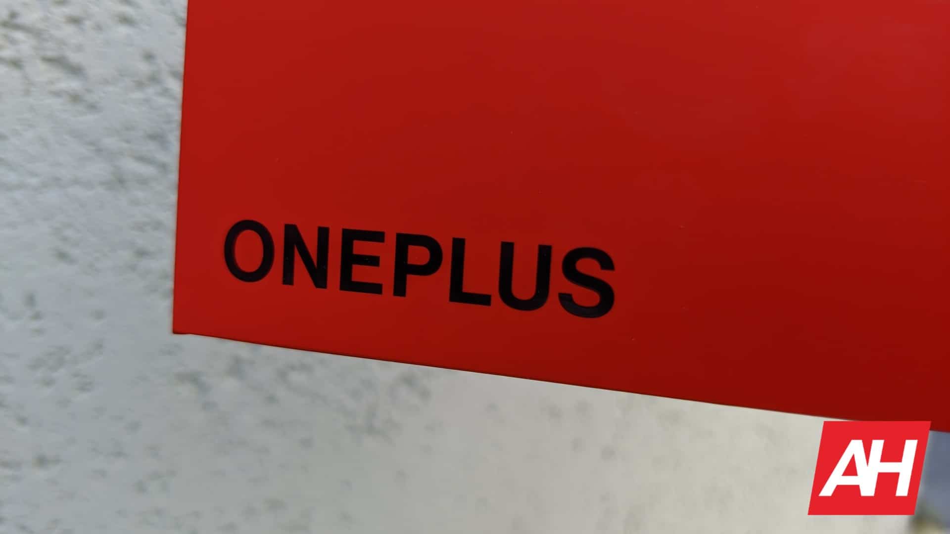 OnePlus petite vadošais tālrunis, kas pirmo reizi noķerts kamerā