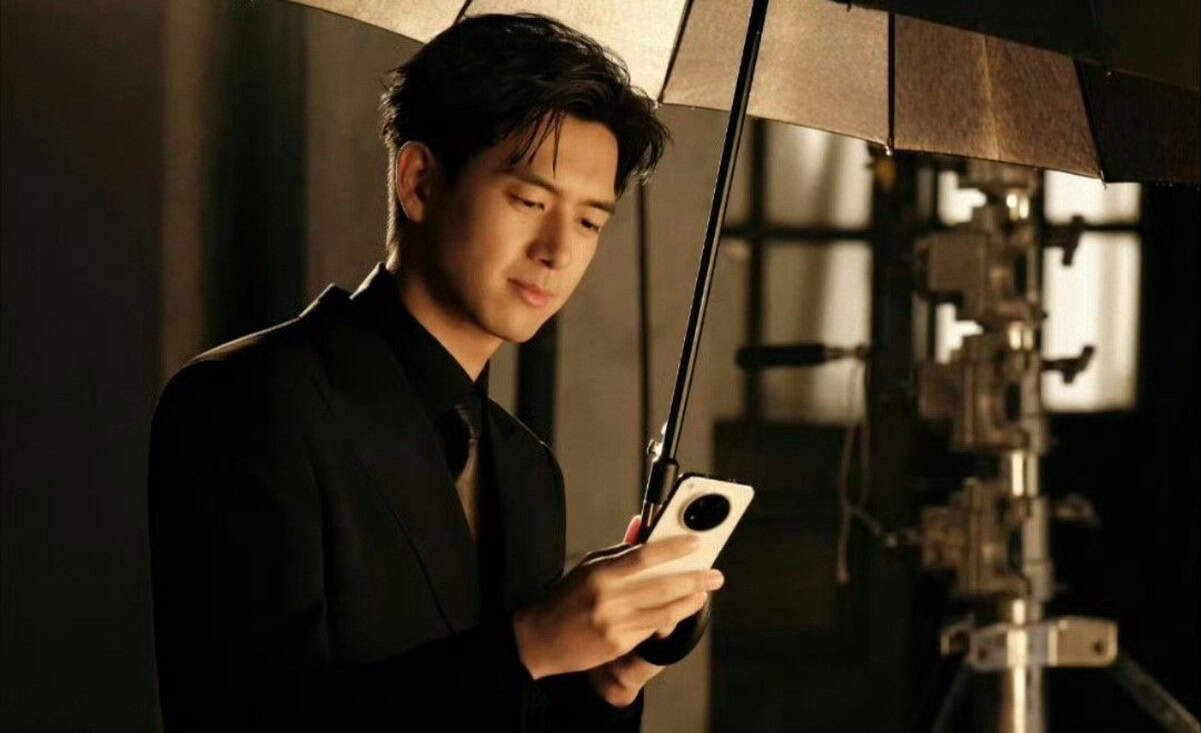 Oppo vadošais duets pārtrauc segumu svaigos etalonos