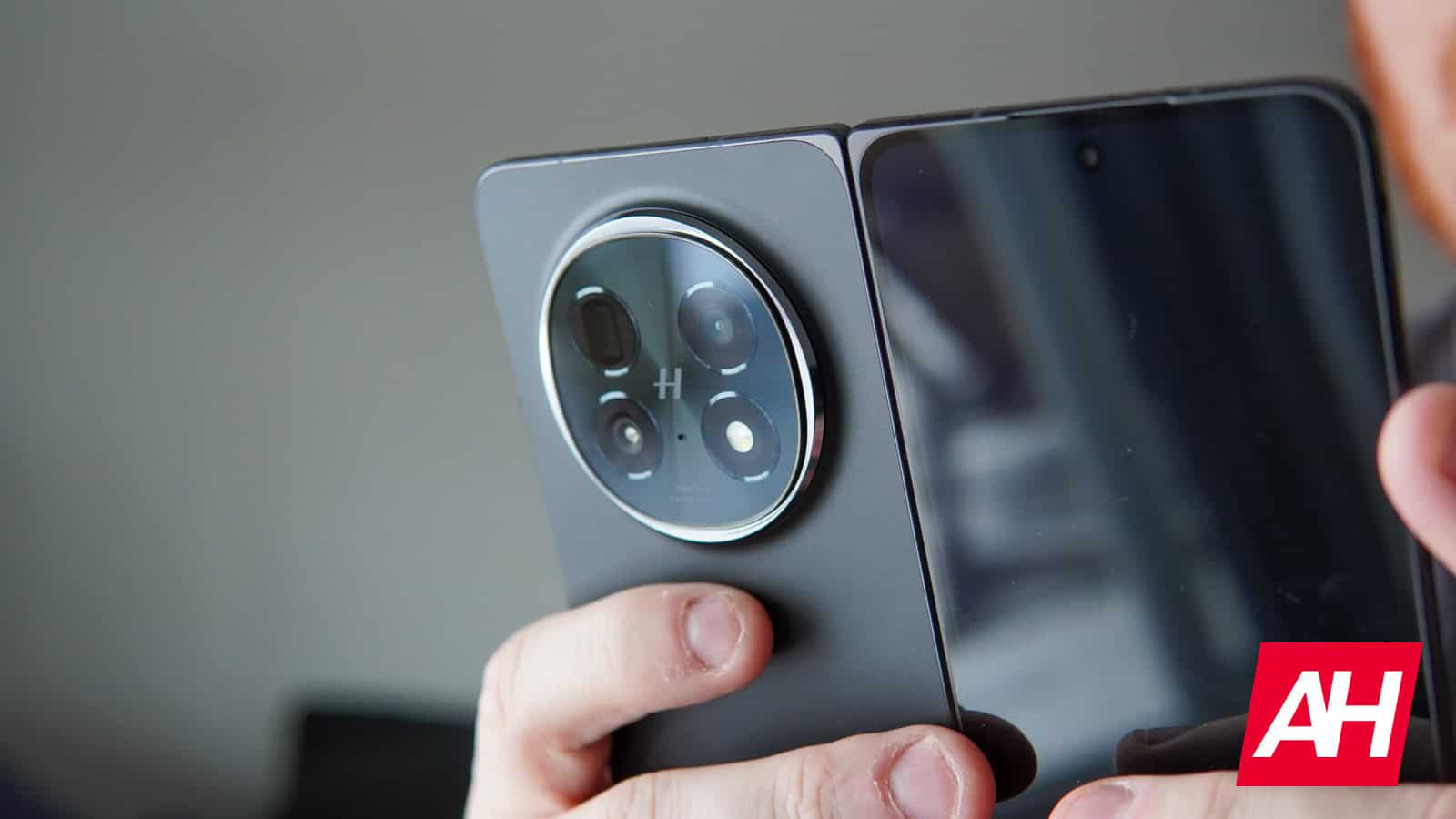 5 saliekamo tālruņu, 3 bijušo šķēršļu un 2 atlikušo bažu galvenās priekšrocības