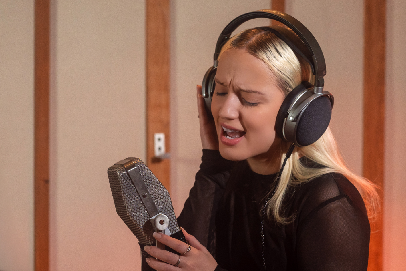 Audeze ienes revolucionāru audio tās pieejamās austiņas