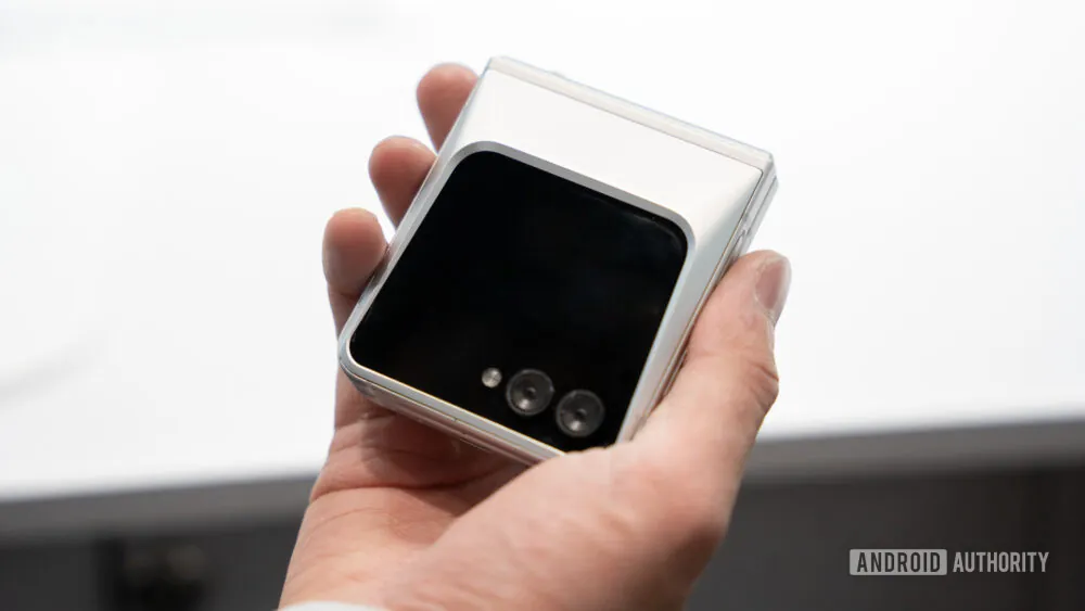 Samsung Polygon saliekamais tālruņa prototips 4.