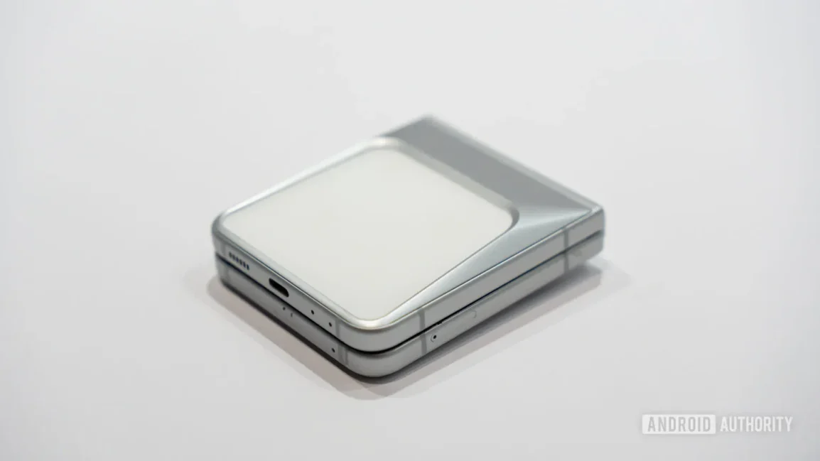 Samsung Polygon saliekamais tālruņa prototips 3