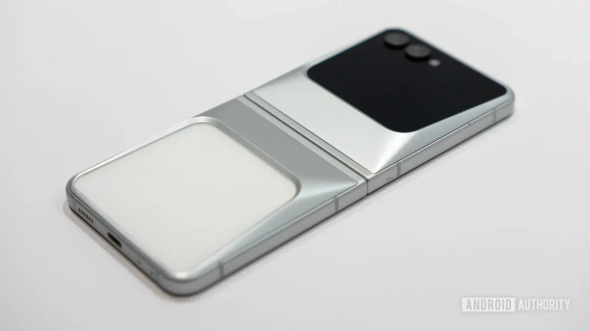 Samsung Polygon saliekamais tālruņa prototips 2