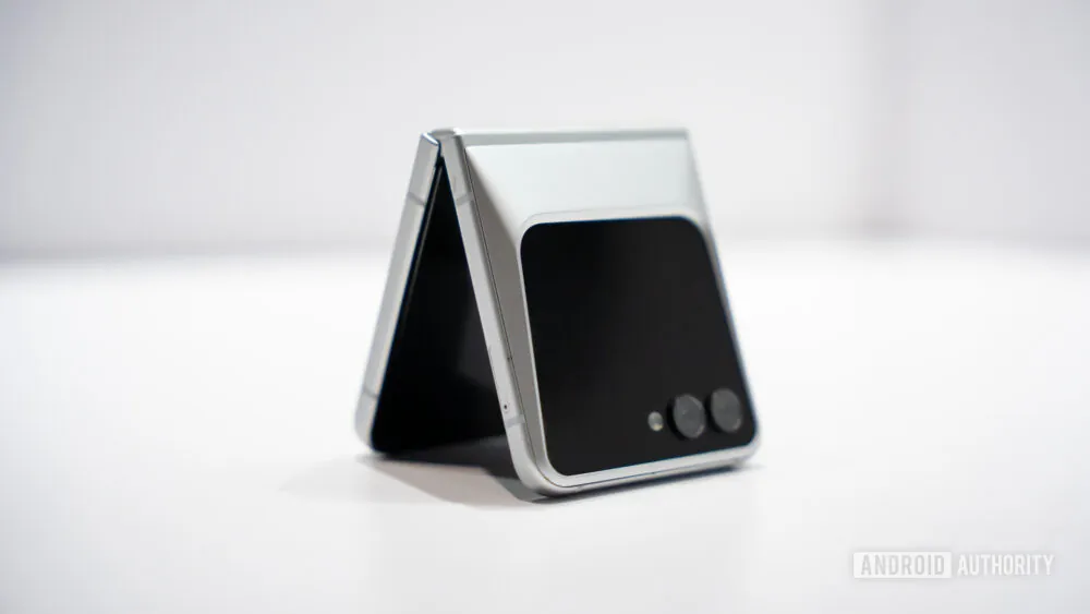 Samsung Polygon saliekamais tālruņa prototips 1