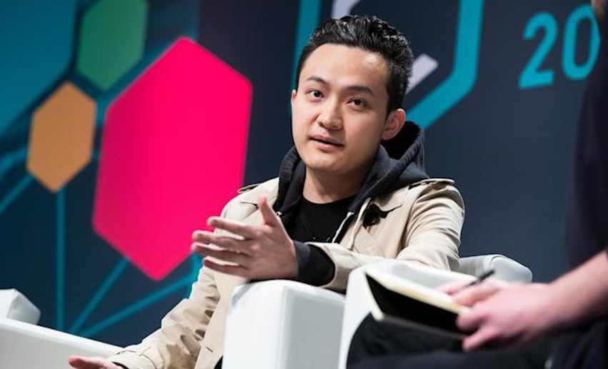 Tron, lai dotos publiski, izmantojot reverso apvienošanos pēc ASV apstāšanās zondes dibinātājam Džastinam Sunam