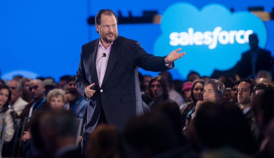 AI tagad veic 50% no Salesforce darba, izpilddirektors Marks Beniofs to sauc par “darba revolūciju”
