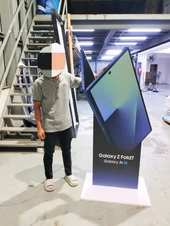 Galaxy Z Fold 7 mazumtirdzniecības stends 1