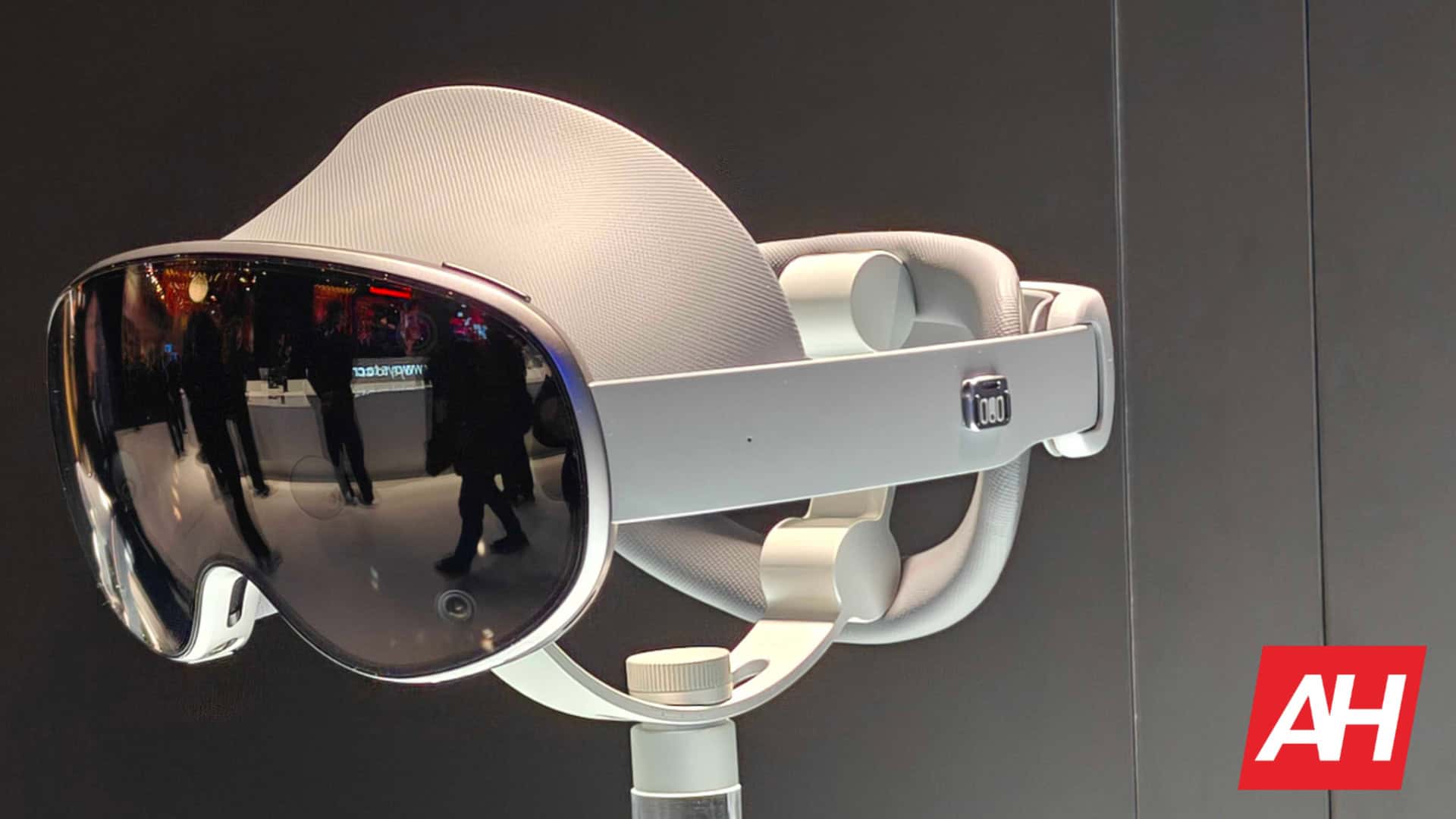 Samsung acis tikai 100k vienības XR austiņu palaišanai - tā ir droša spēlēšana