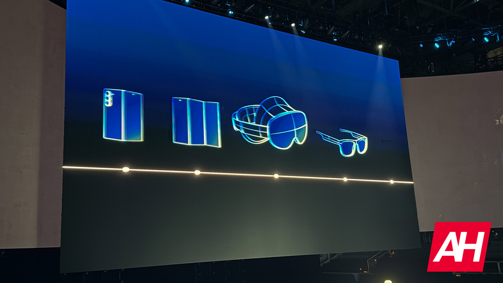 Samsung trīskrāsa tuvojas palaišanai, un jā, tam jau ir akumulatora drāma