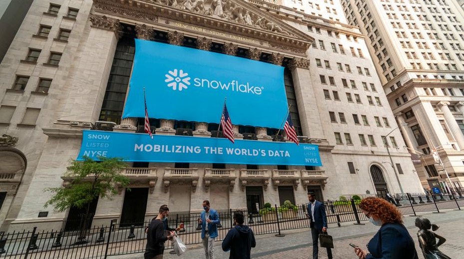 Sniegpārsla iegūst datu bāzes startēšanas kraukšķīgus datus par USD 250 miljoniem, lai konkurējošos datu brīžus AI Push