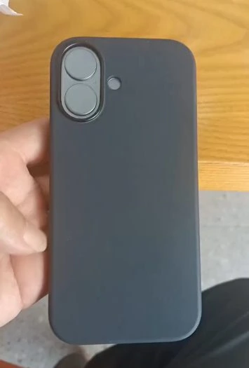 iPhone 17 šķidruma silikona korpuss