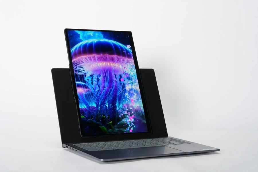 Lenovo Project Pivo klēpjdatora ekrāns Rotate noplūde