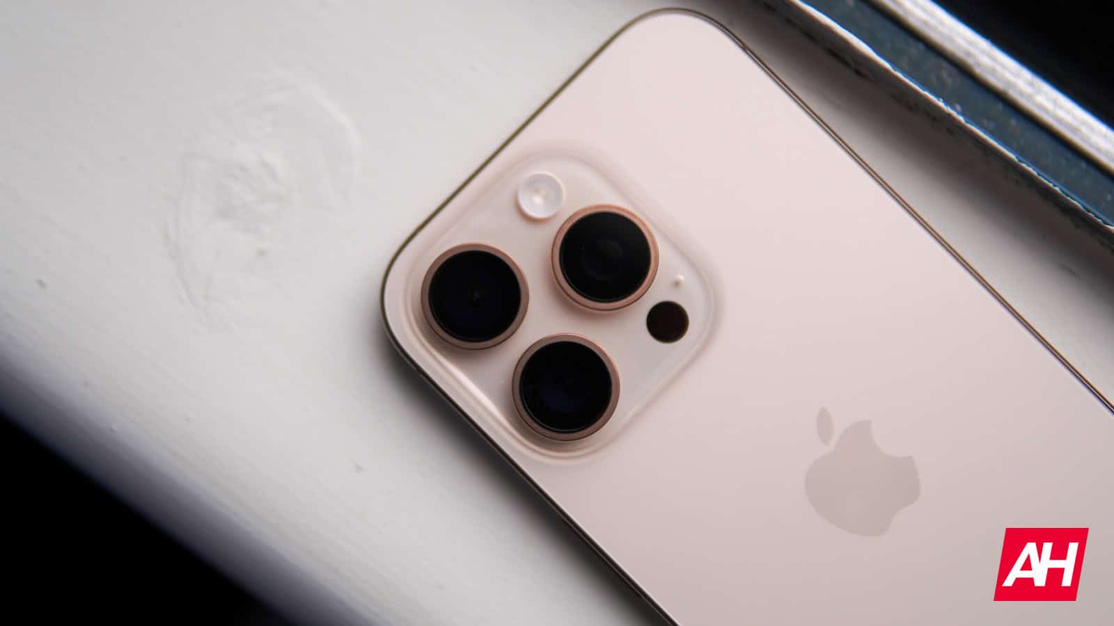 Apple Lofic iPhone kameras sensors sola kino kvalitāti