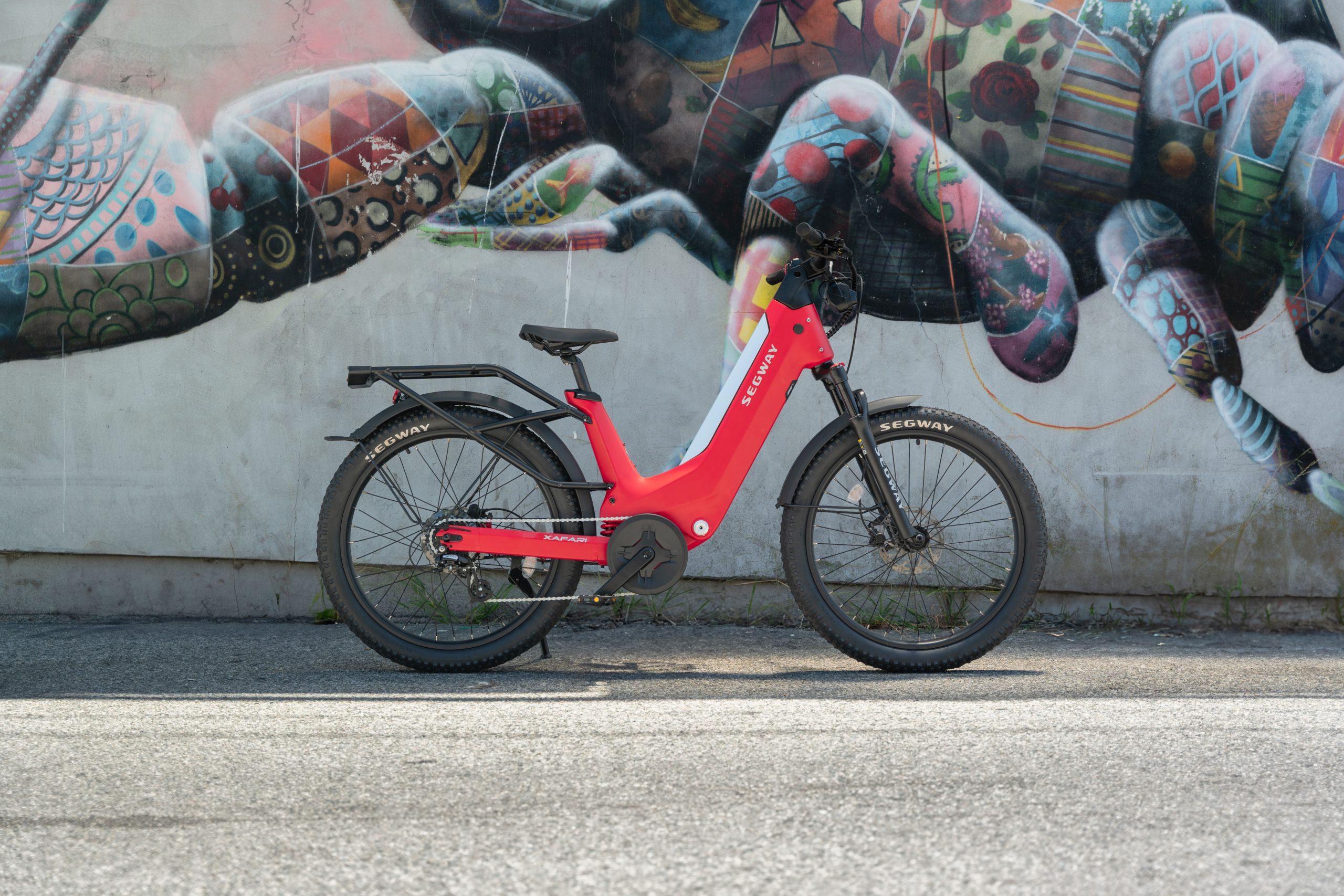 Crimson Speed satiekas ar Electric Cool ar jauno Crimson Red Xafari