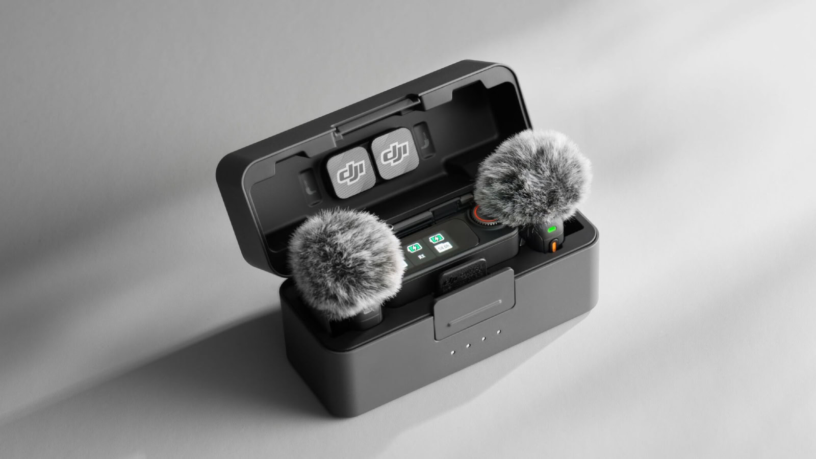 DJI MIC 3 nodrošina uzlabotu audio, trīs balss iestatījumus un vairāk kompaktā izmērā