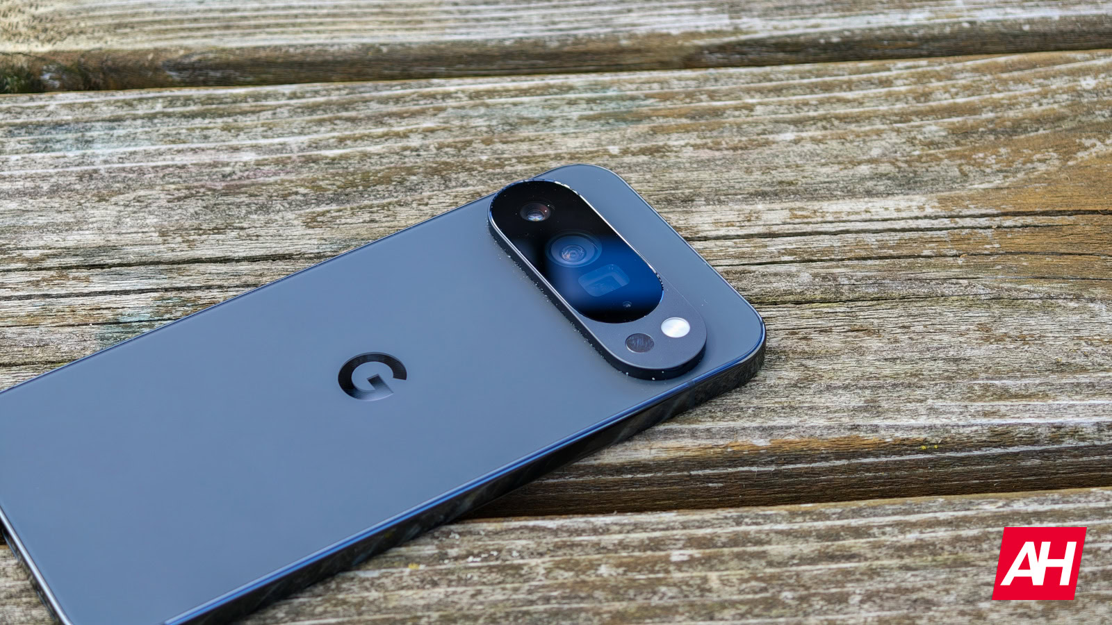 Google Pixel 10 slepenais ierocis magnētiskajiem piederumiem