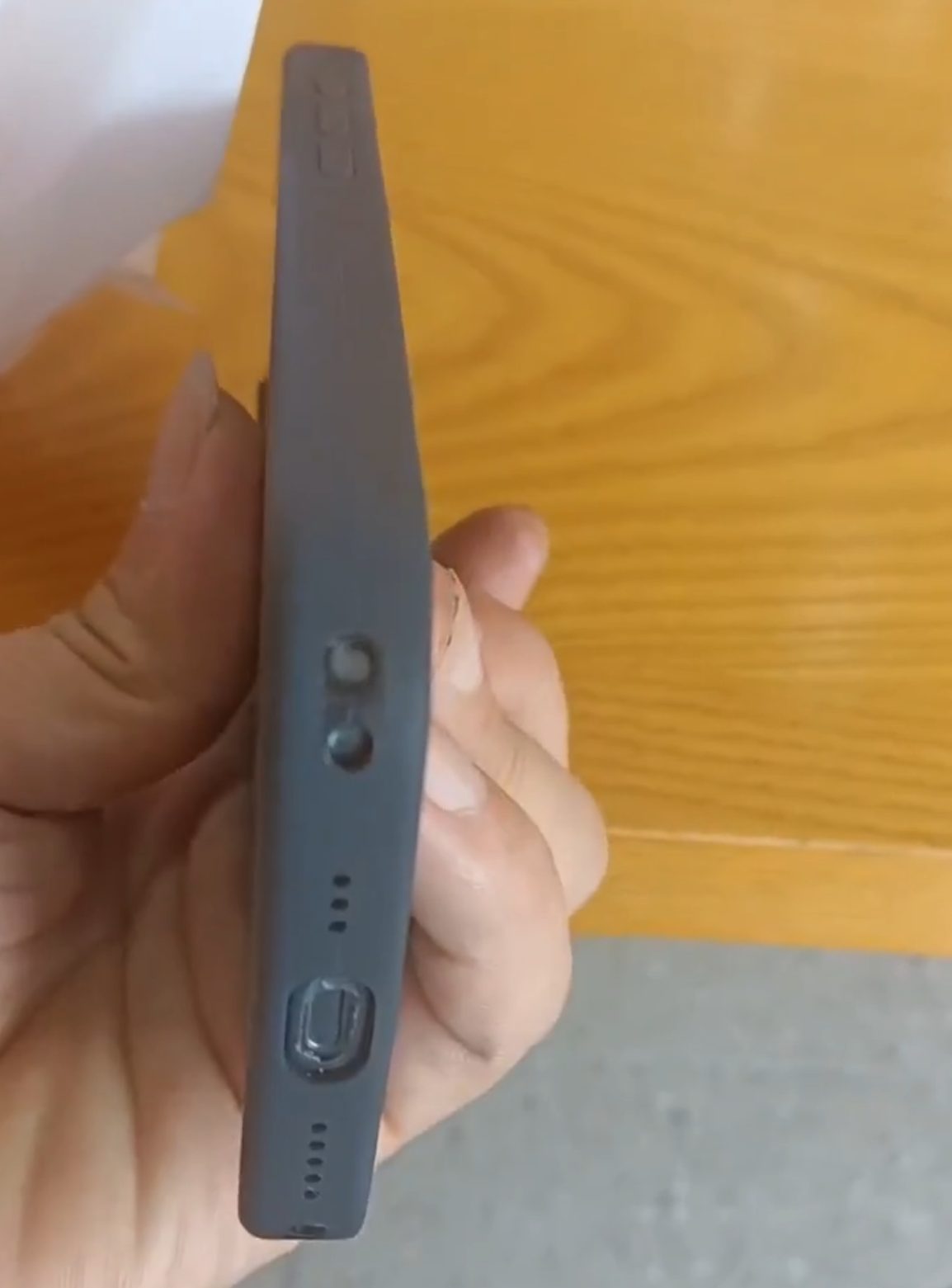 iPhone 17 šķidruma silikona korpuss 3