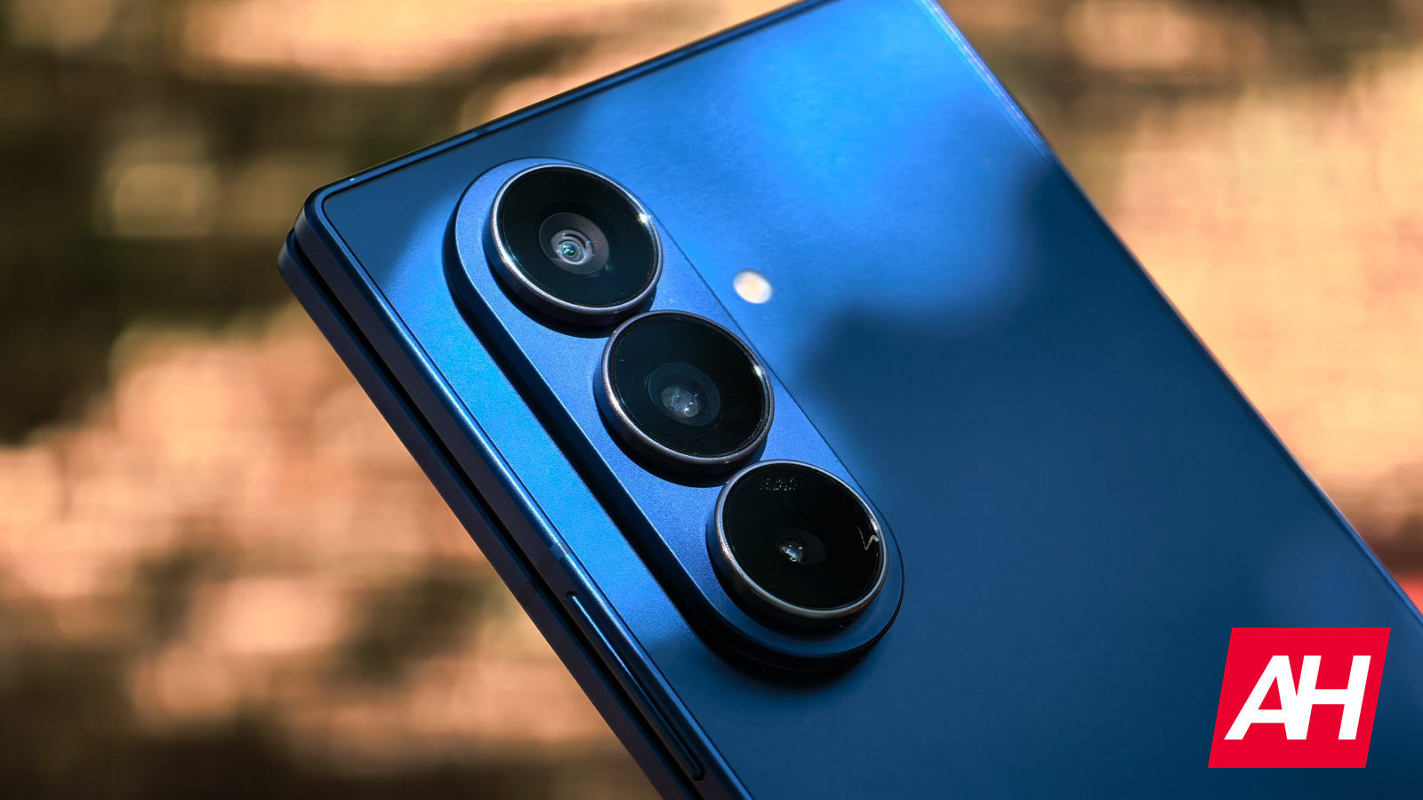 Samsung trīskārtējā kameras noplūdes mājieni par jaudīgu 100x tālummaiņu