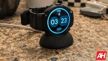Ah Spigen Rugged Armour Pro korpuss un apturiet Pixel Watch 4 (7)