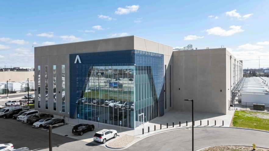 BlackRock, Nvidia un Microsoft pārņem 40 miljardus USD Aligned Data Centers, lai veicinātu mākslīgā intelekta uzplaukumu.