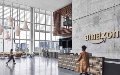Amazon pēc 30 000 darbinieku atlaišanas atlaiž simtiem darbinieku