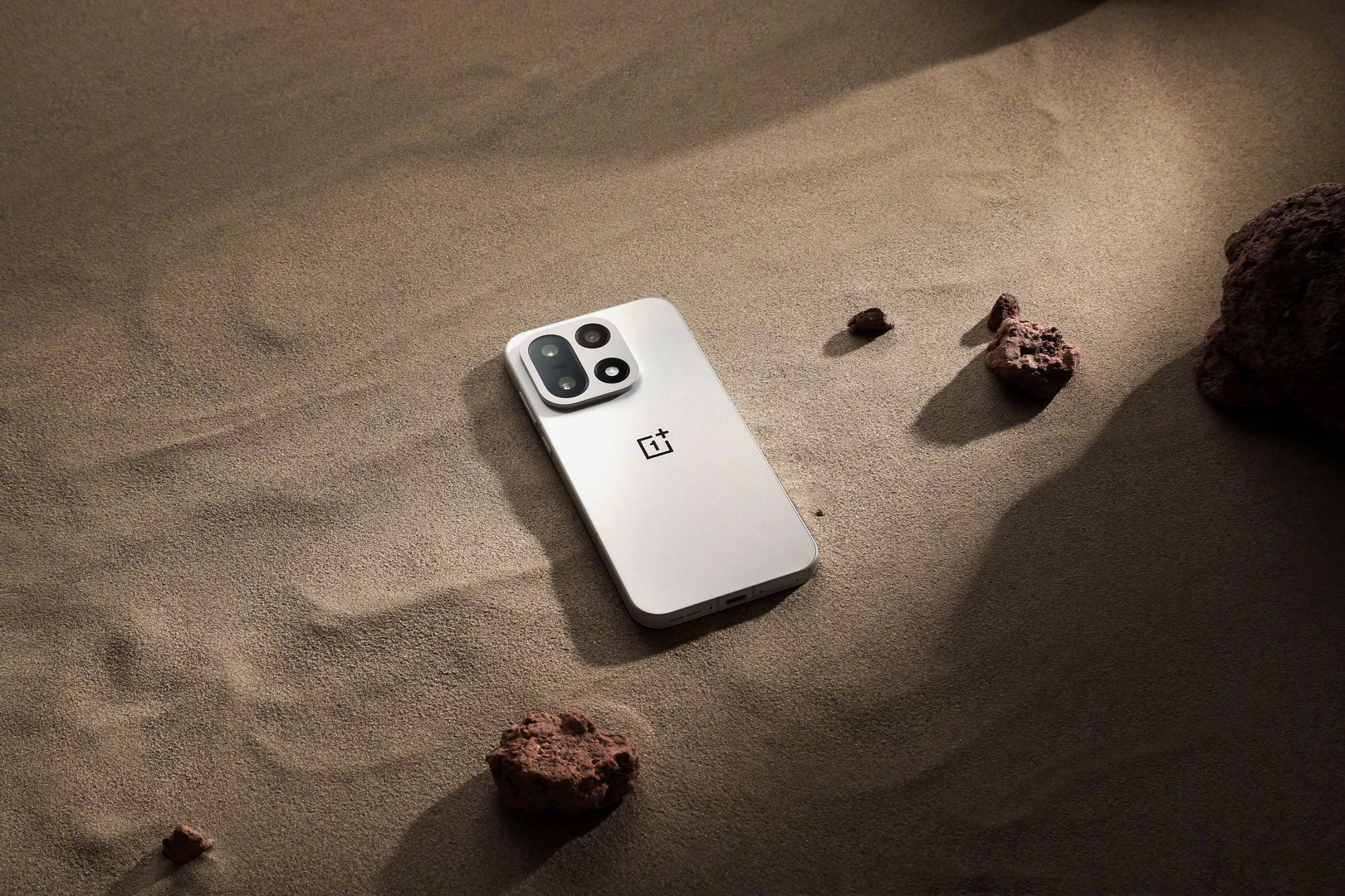 OnePlus 15, lai izjauktu tradīciju ar agrīnu globālo debiju