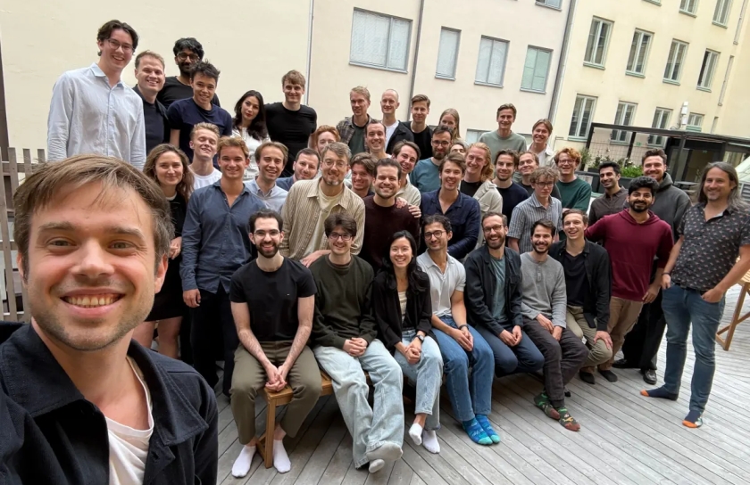 Mīlīgs pieaugums līdz 200 miljoniem ASV ARR 12 mēnešos, jo mākslīgā intelekta kodēšanas starta uzņēmums novērtē 6 miljardu dolāru