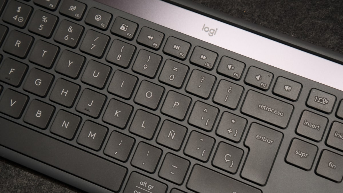 Logitech Slim Solar+ K980 tastatūra