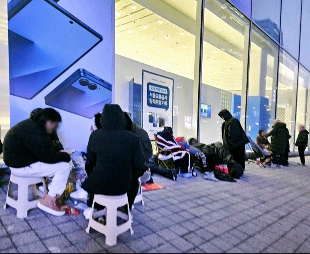 Samsung Galaxy Z TriFold veikalos ir izpārdots 3