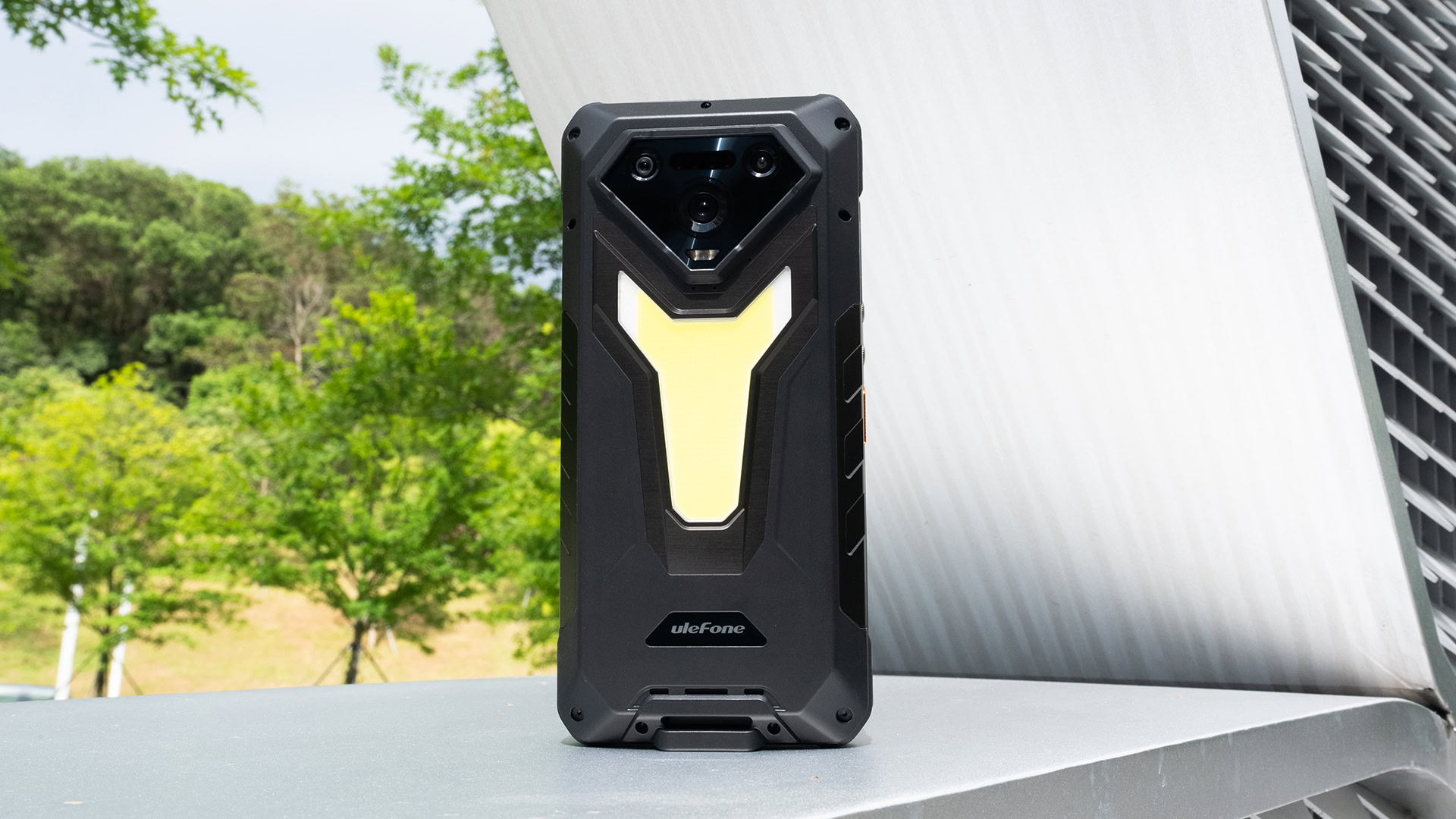 Ulefone Armor 34 Pro+ tālrunim ir iebūvēts projektors