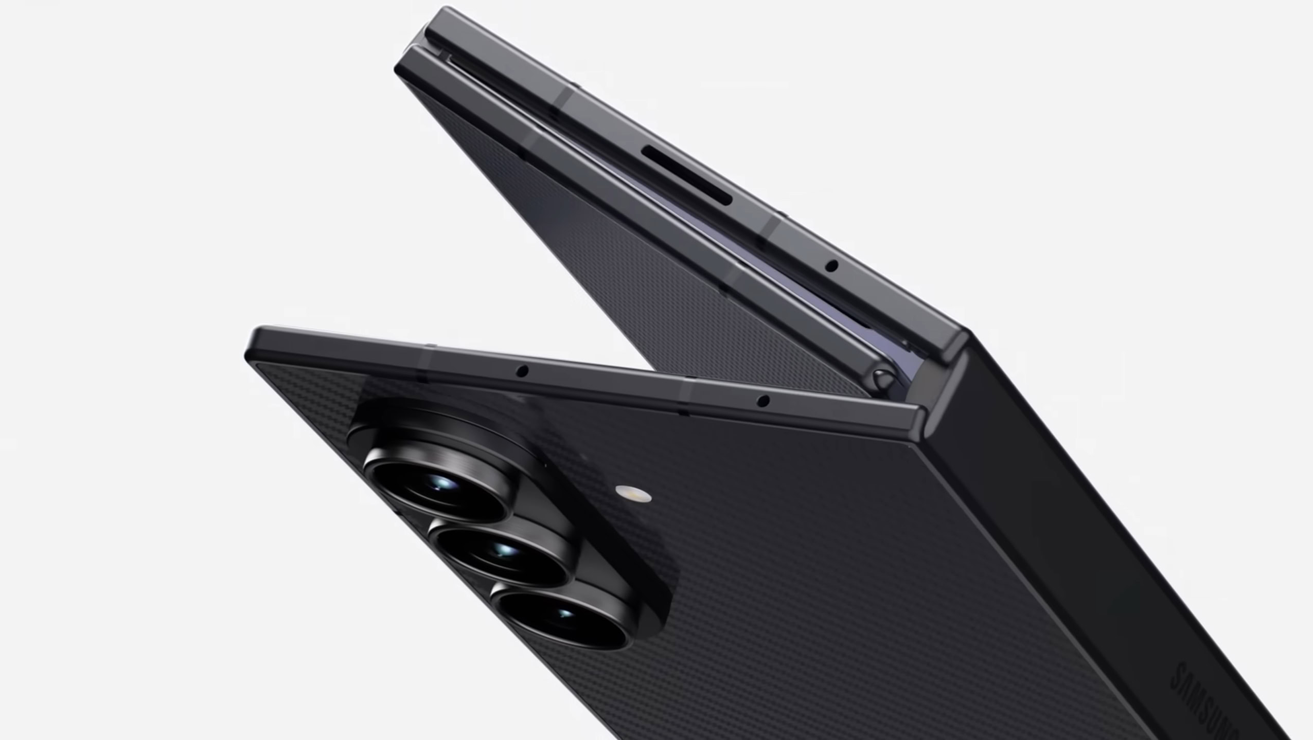 Galaxy Z TriFold glītais monitora triks ir lieliski piemērots vairākiem uzdevumiem