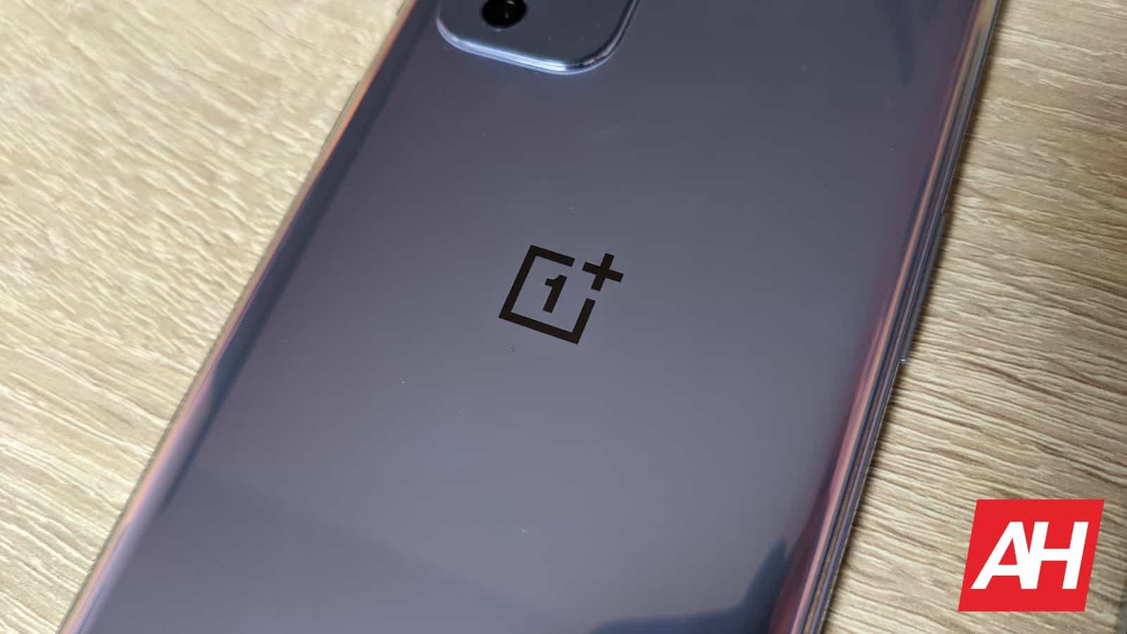 Galu galā OnePlus 9000 mAh turbo tālrunis varētu tikt palaists pasaulē