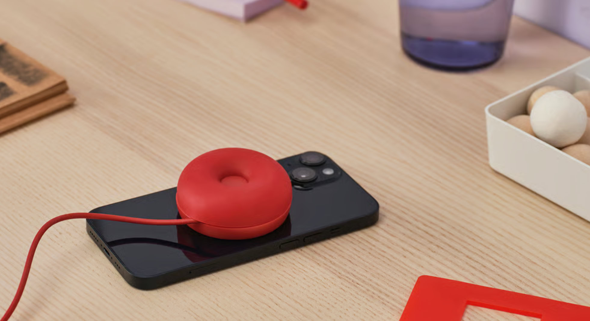 IKEA jaunajam virtuļa Qi2 lādētājam ir divas slēptas funkcijas