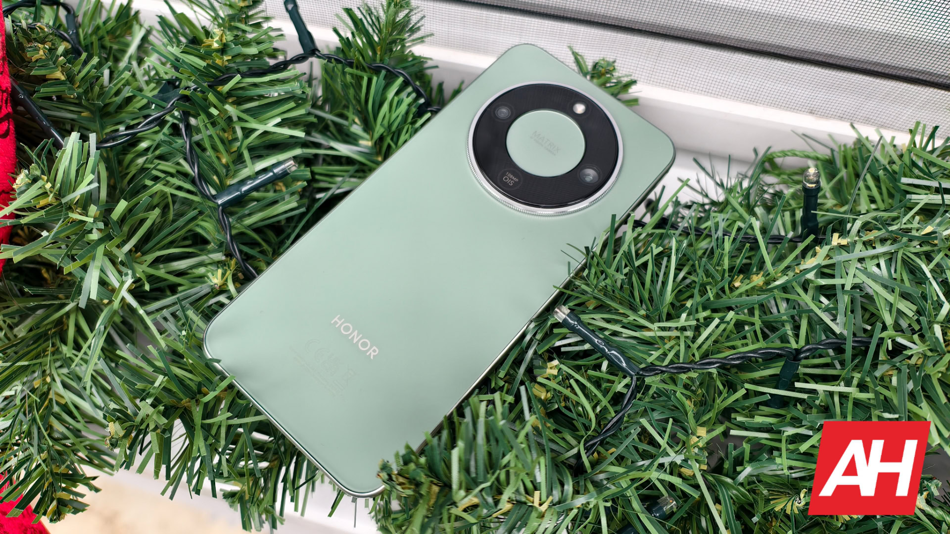 Featured image for New Leak Reveals HONOR Magic8 Mini Colors, Display, and More