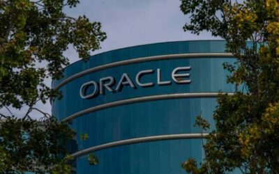 Oracle atsaucas uz nepārvaramu varu, lai pasargātu sevi no masveida, pretrunīgi vērtētā AI datu centra projekta; akcijas kritums par 5%