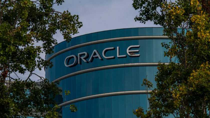 Oracle zaudē galveno atbalstītāju 10 miljardu dolāru apmērā OpenAI datu centram, jo ​​pieaug bailes no AI tēriņiem