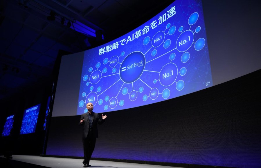 SoftBank steidzas piesaistīt USD 22,5 miljardus, lai ievērotu OpenAI finansēšanas termiņu, jo AI aprēķināšanas izmaksas pieaug