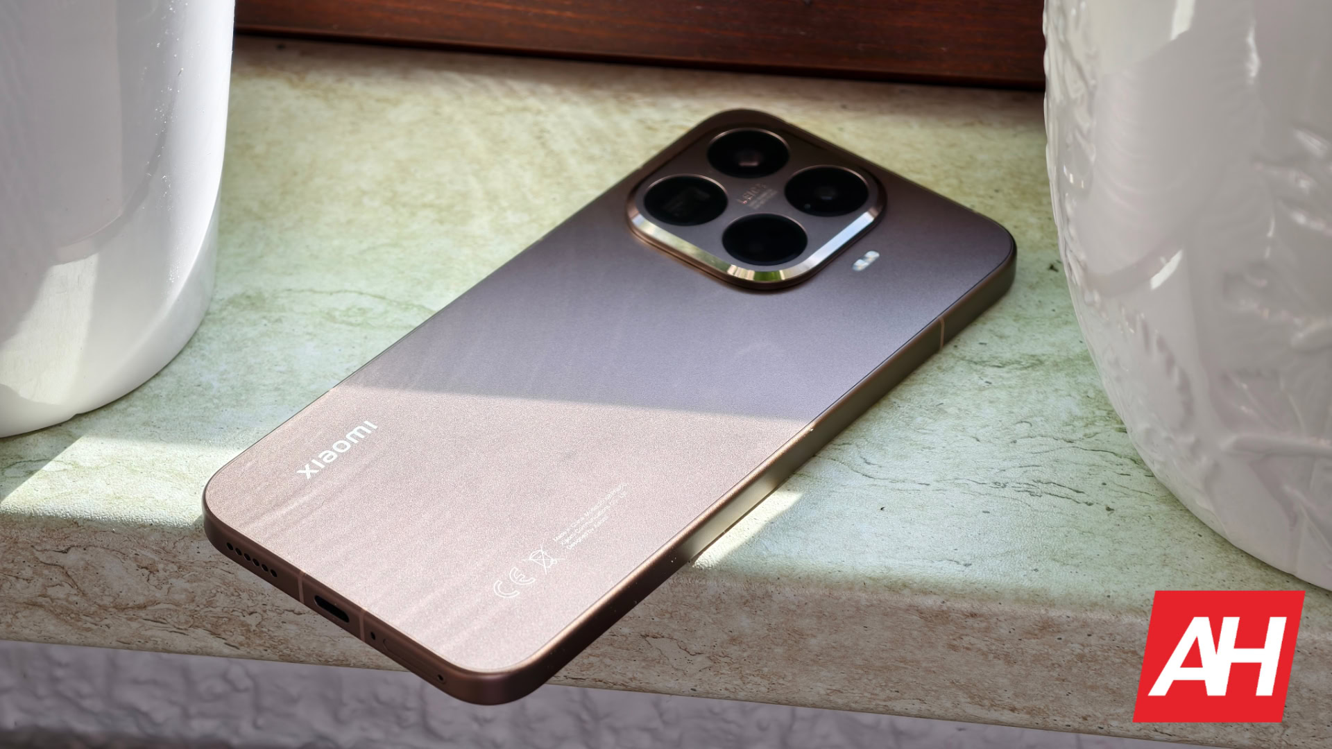 Featured image for Xiaomi Aims to Fit Massive 10,000mAh Battery Into Near-Standard Size Phone