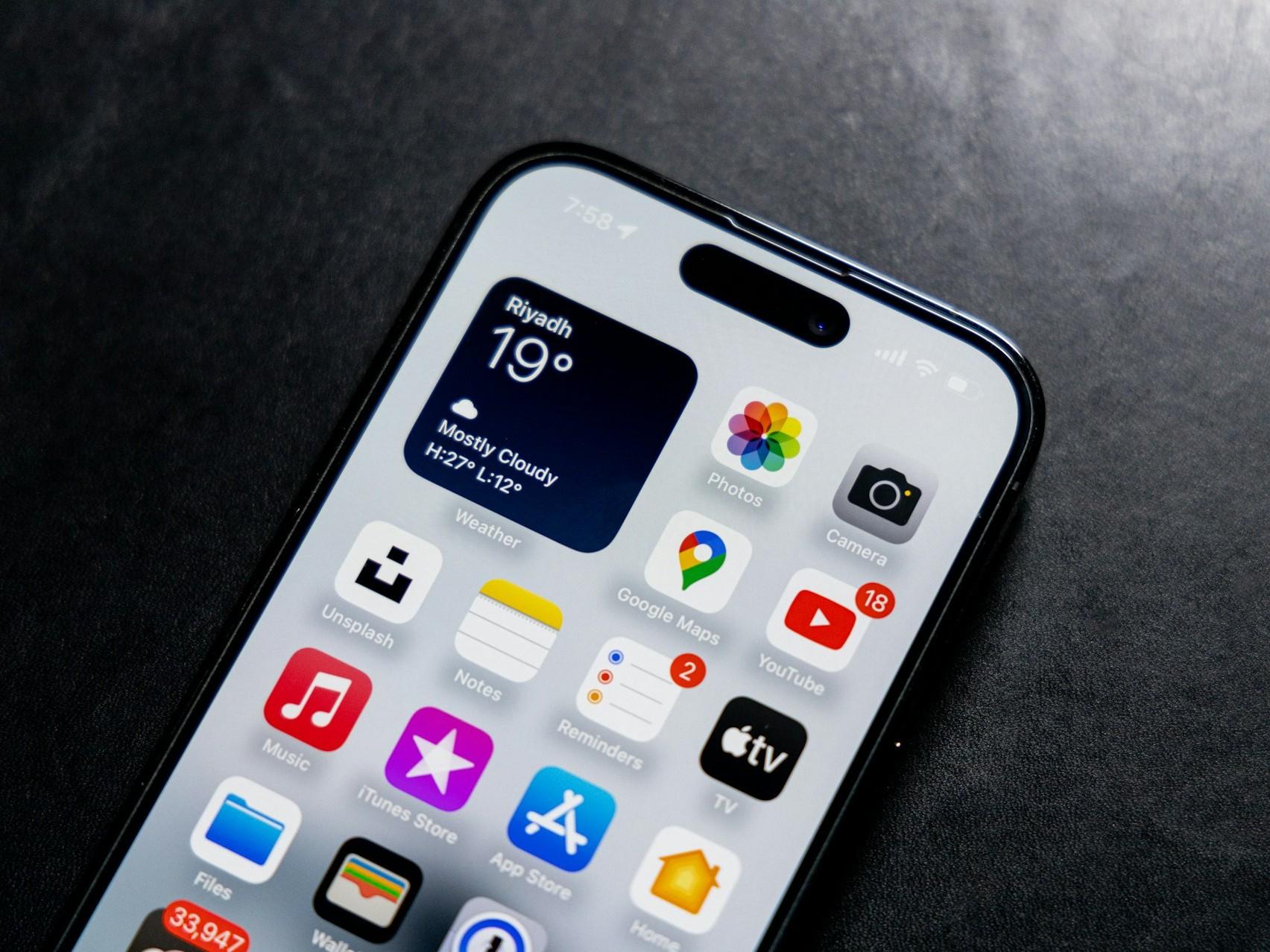 iPhone 18 Pro: Face ID zem ekrāna un mazāka Dynamic Island