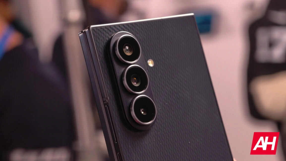 AH Samsung Galaxy Z TriFold 12