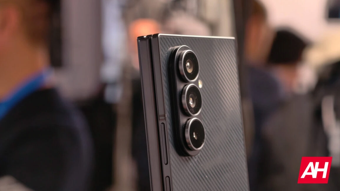 AH Samsung Galaxy Z TriFold 16