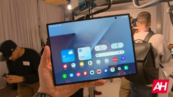 AH Samsung Galaxy Z TriFold 08