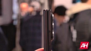 AH Samsung Galaxy Z TriFold 18