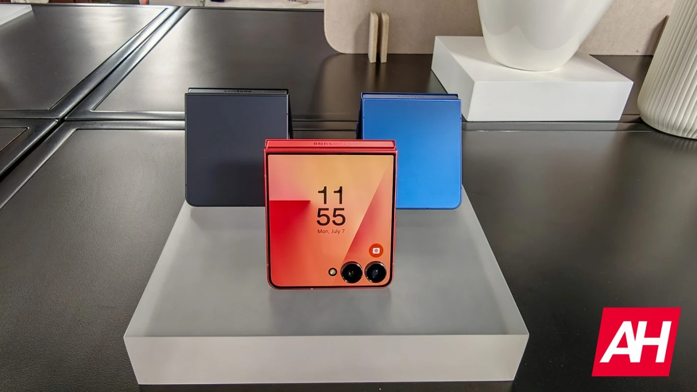 Samsung Galaxy Z Flip 7 salokāms viedtālruņa vāciņa displejs