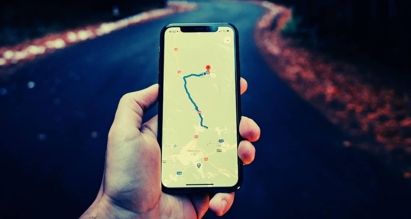 Gemini brīvroku navigācija ar Google Maps