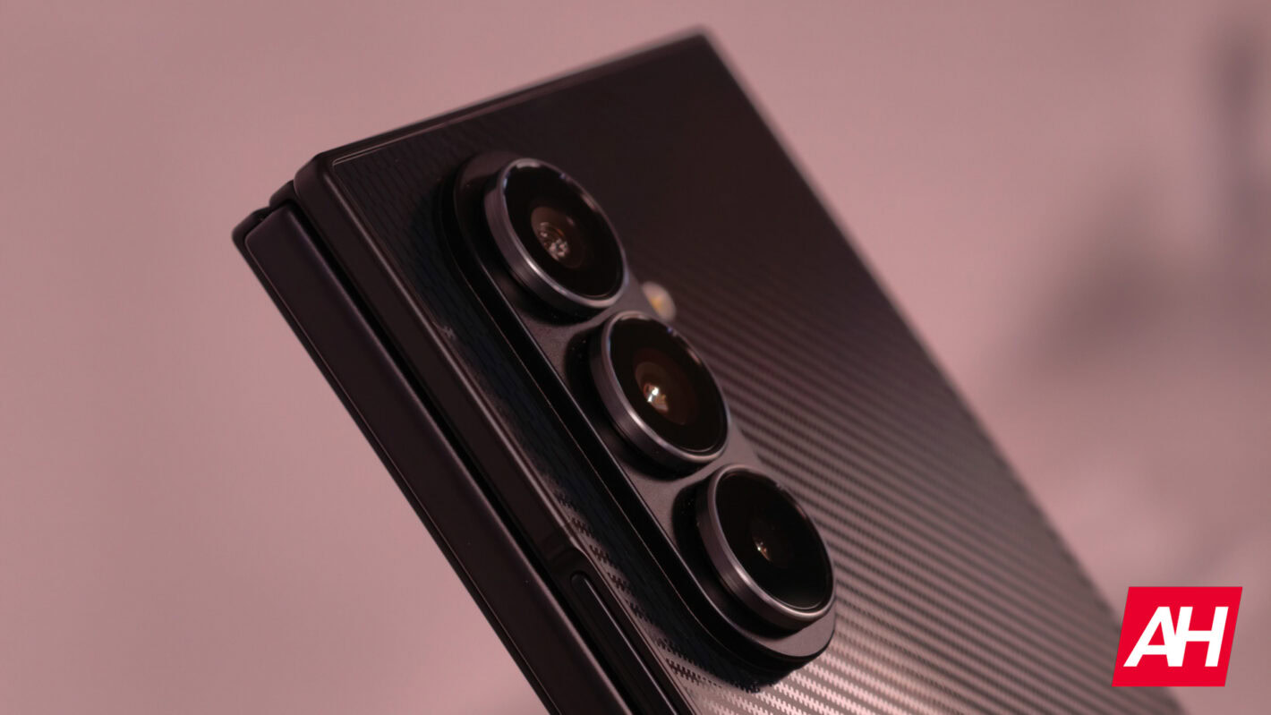 AH Samsung Galaxy Z TriFold 01